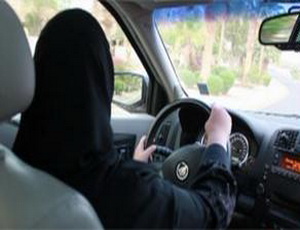 سعوديات يناشدن الملك السماح لهن بقيادة السيارة 